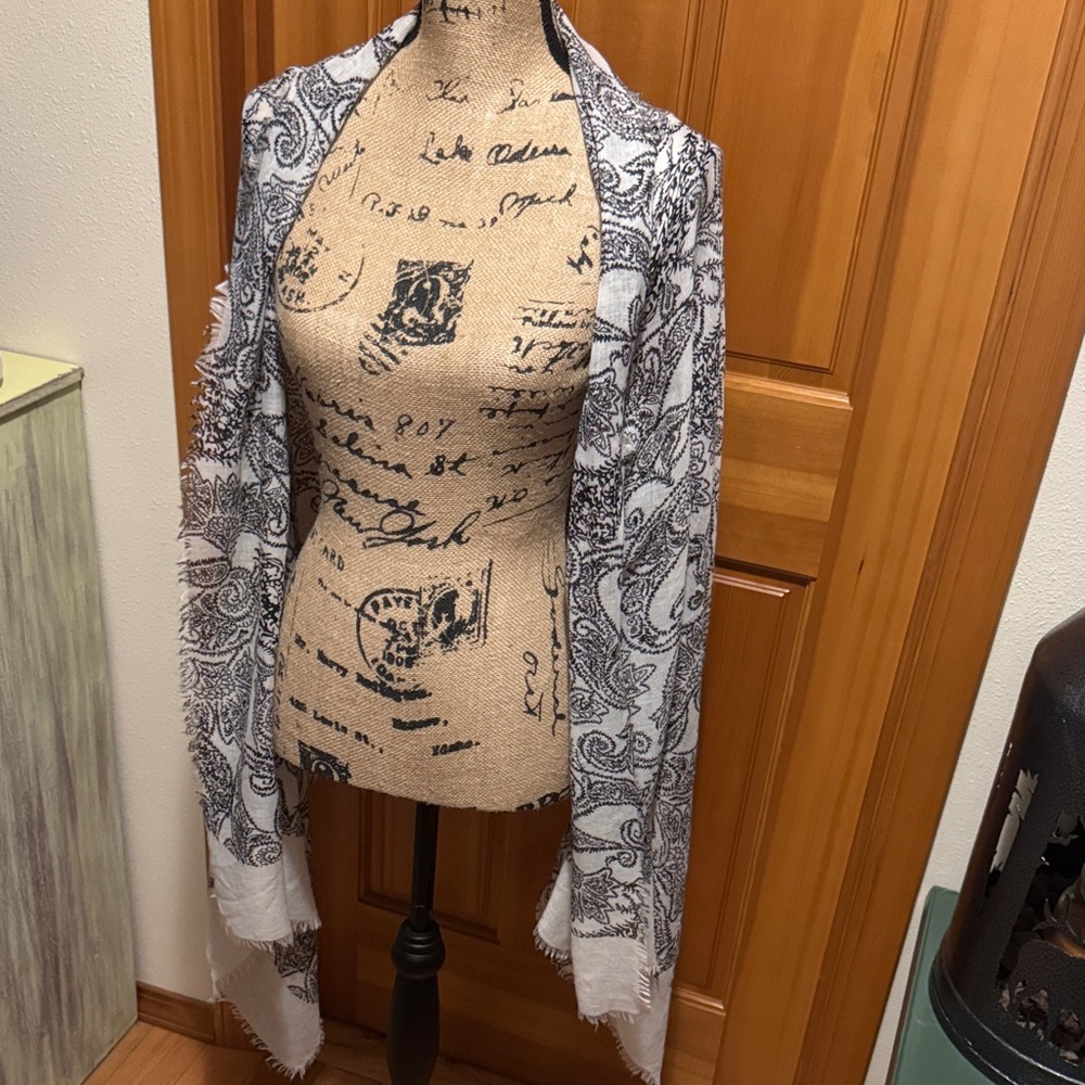 NWOT Target Black and White Paisley Scarf/Shawl/Wrap